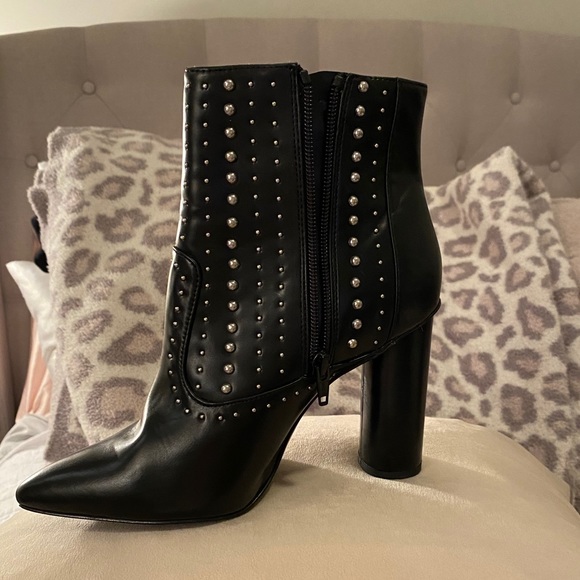 BCBGeneration Hollis Booties - Picture 5 of 7